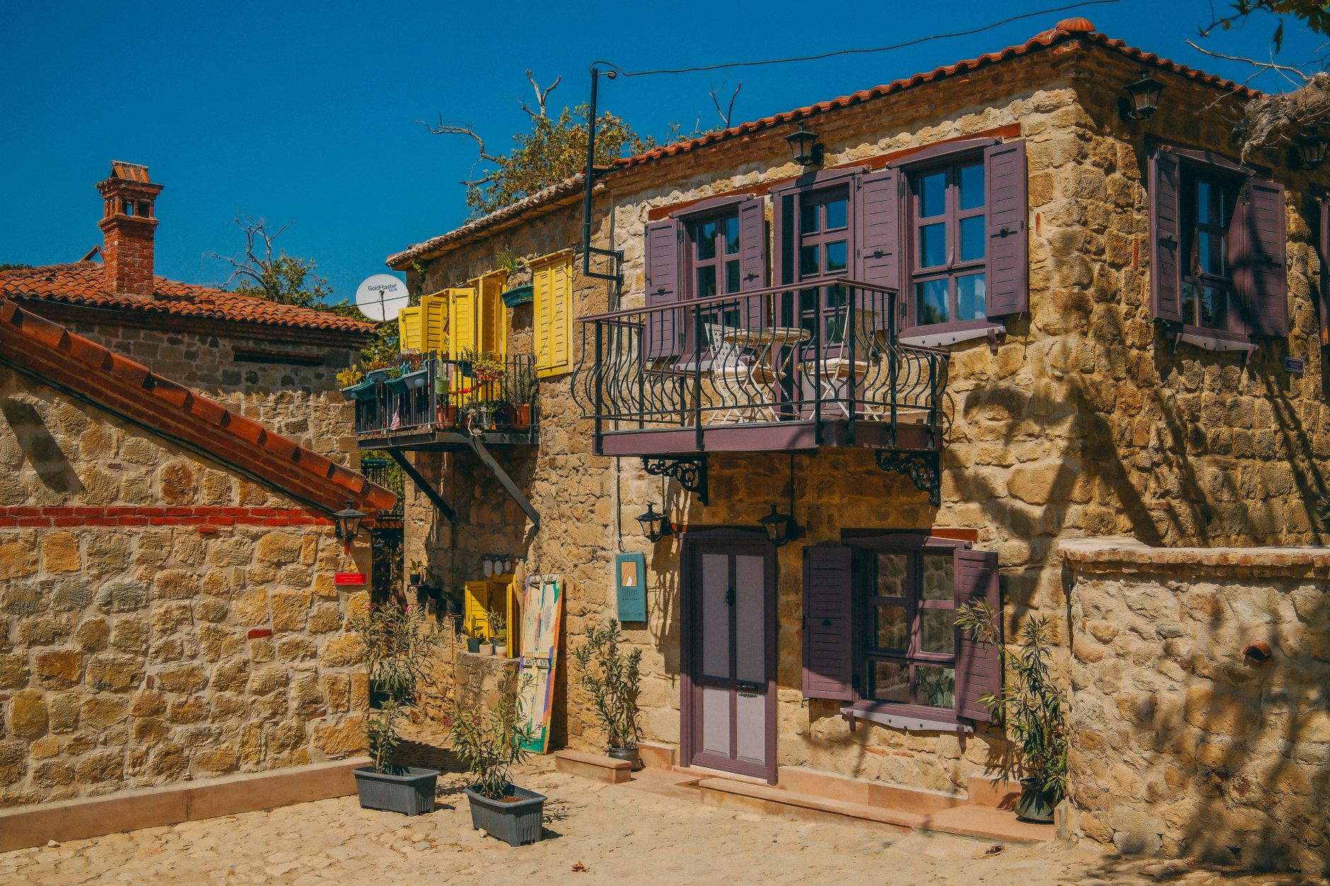 Tarihi Anadolu mimarisi ve avlulu taş ev